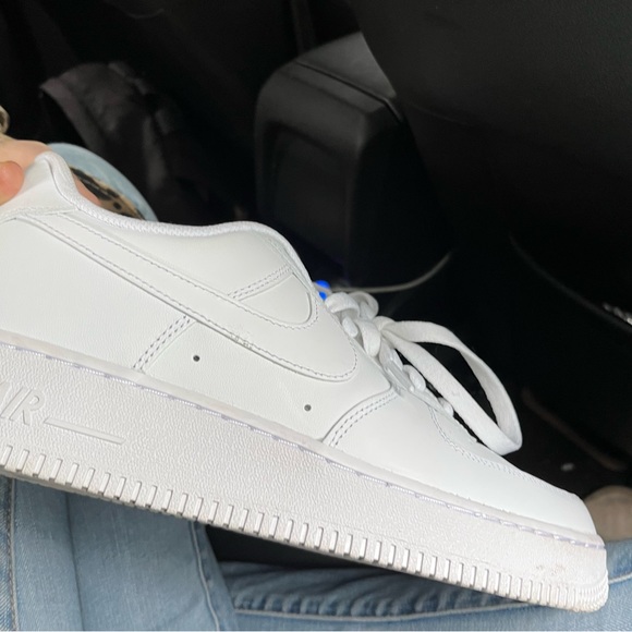 Air Force 1 9.5 men’s great shape barely worn 60$ or best offer - Picture 2 of 4